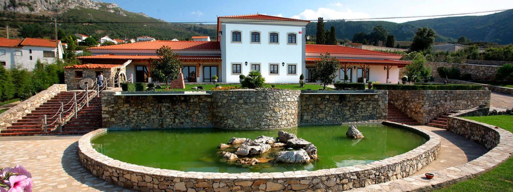 Jardim e Exterior - Quinta do Castro em Pragança Serra de Montejunto, restauração, eventos, Contactos